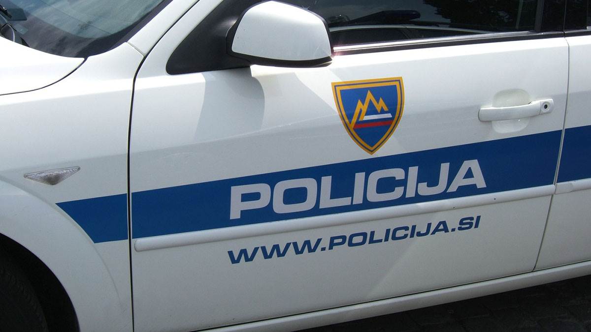  Učenik prvog srednje nožem izbo učenicu četvrtog razreda u lice i leđa 