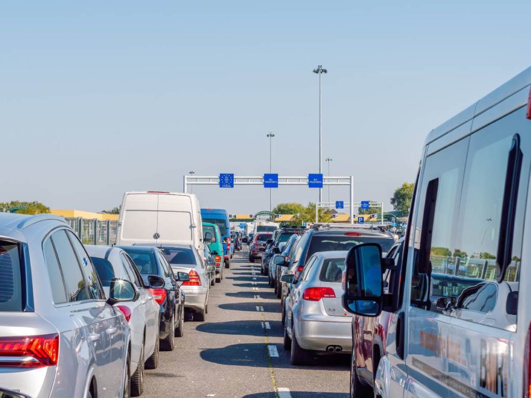  Gužve na granicama zbog novih pravila 