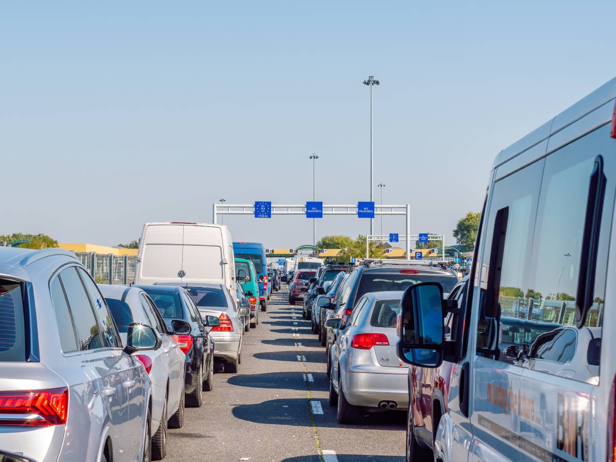  Gužve na granicama zbog novih pravila 