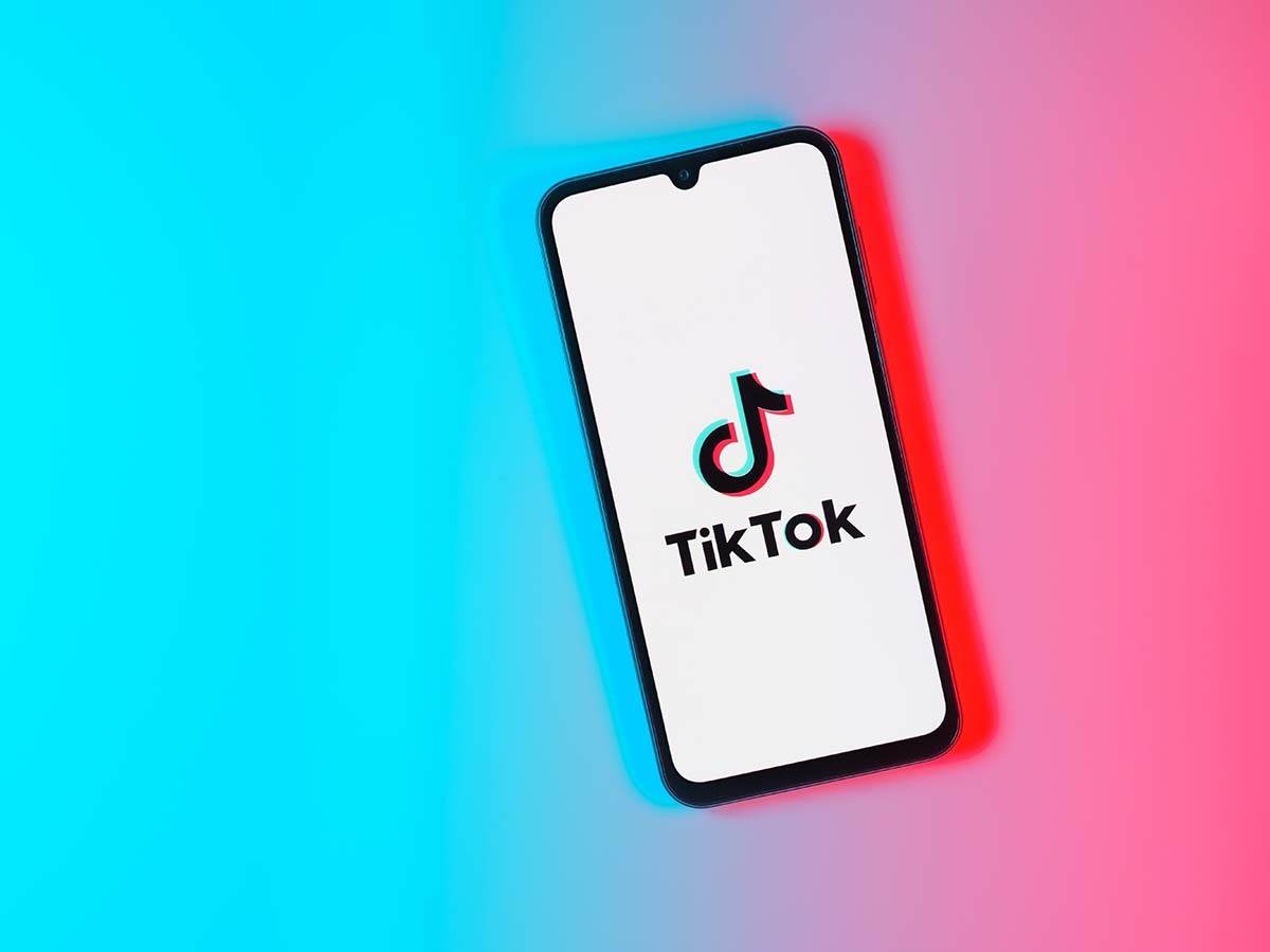  Vještačka inteligencija preuzima TikTok moderaciju 