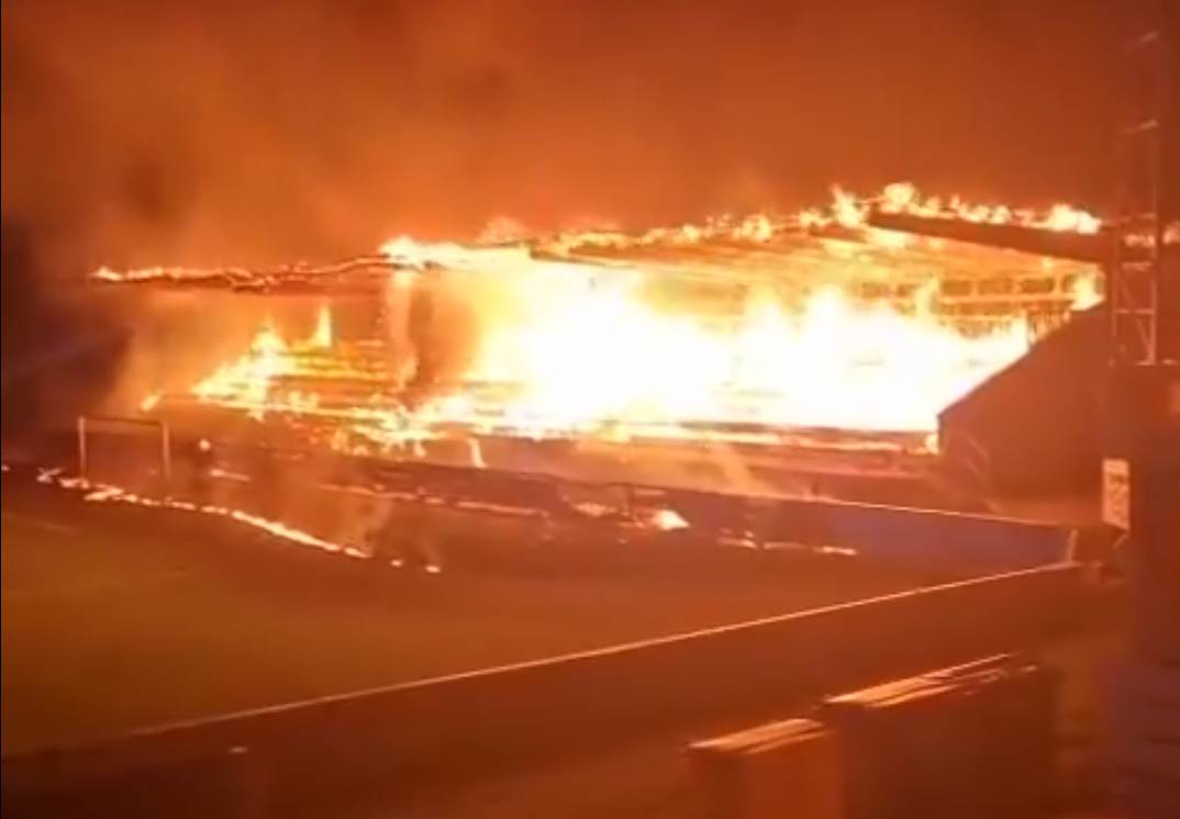  Navijači zapalili stadion Hake  