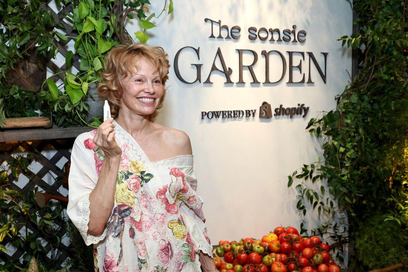  Pamela Anderson svima priča da je prestala da se šminka 