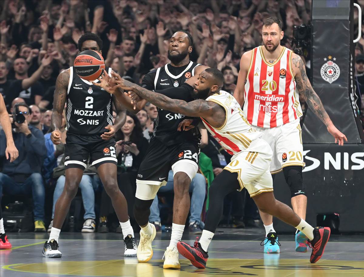  Dvije sudijske greške pred kraj utakmice Crvena zvezda Partizan  