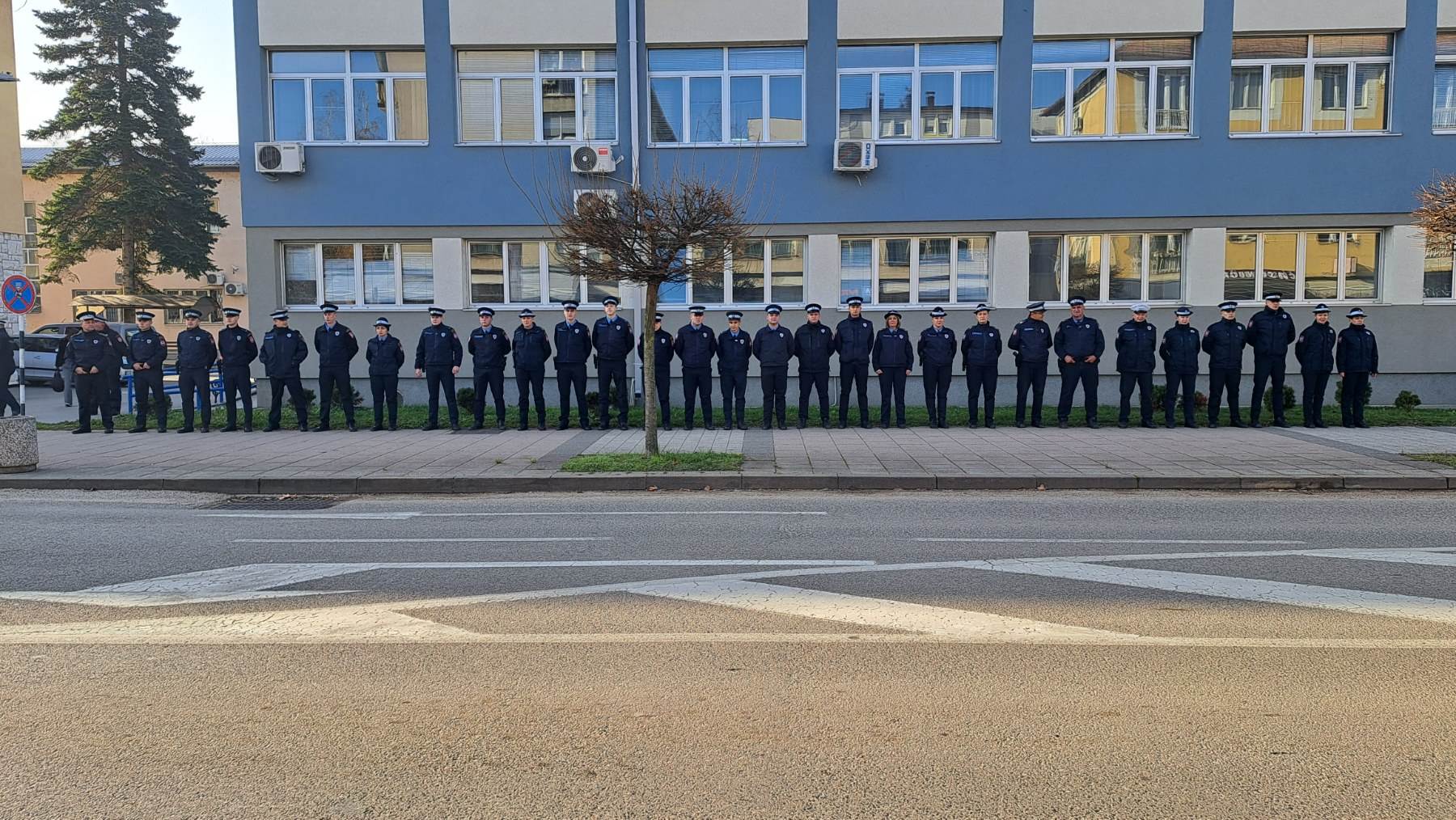  policajci na ulicama širom rs u trenutku presude ubici radenka bašića 