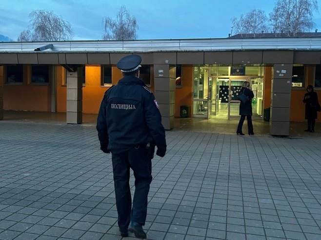  Poruka koja je stigla na mejlove škola 