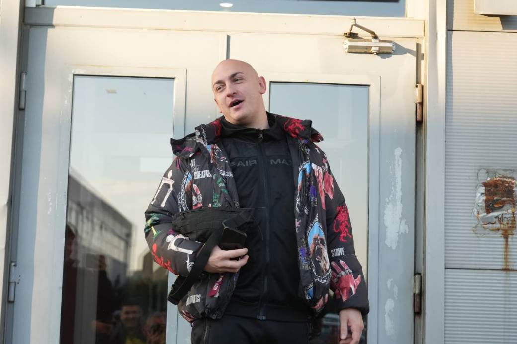  Desingericu supruga izbacila iz kuće 