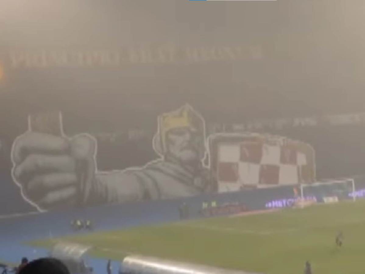  Ustaški pozdrav navijača Dinama 