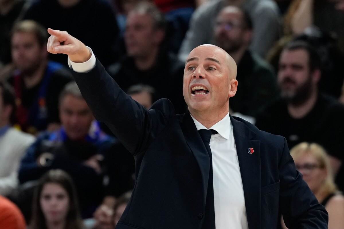  Đoan Penjaroja razgovarao sa kapitenom Partizana Vanjom Marinkovićem 