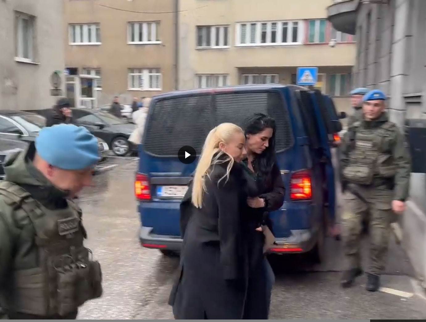  Afera „Koverta“: Uhapšeni dekan Stomatološkog fakulteta u Sarajevu i prosvjetni inspektor, istraga s 