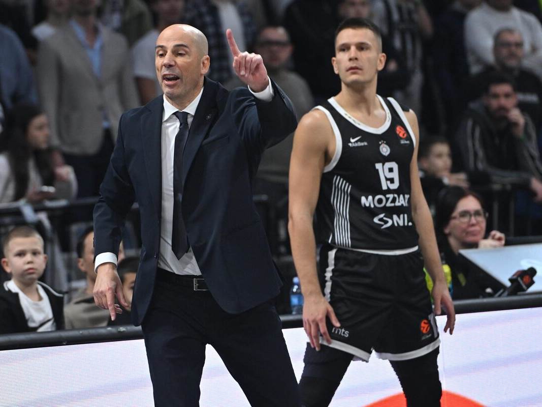  Grobari ovacije za Arijana Lakića 