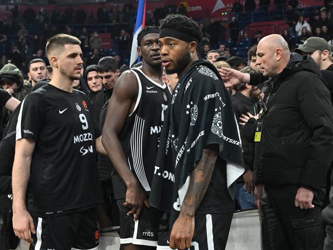  Tajrik Džouns svađa sa navijačima Partizana 