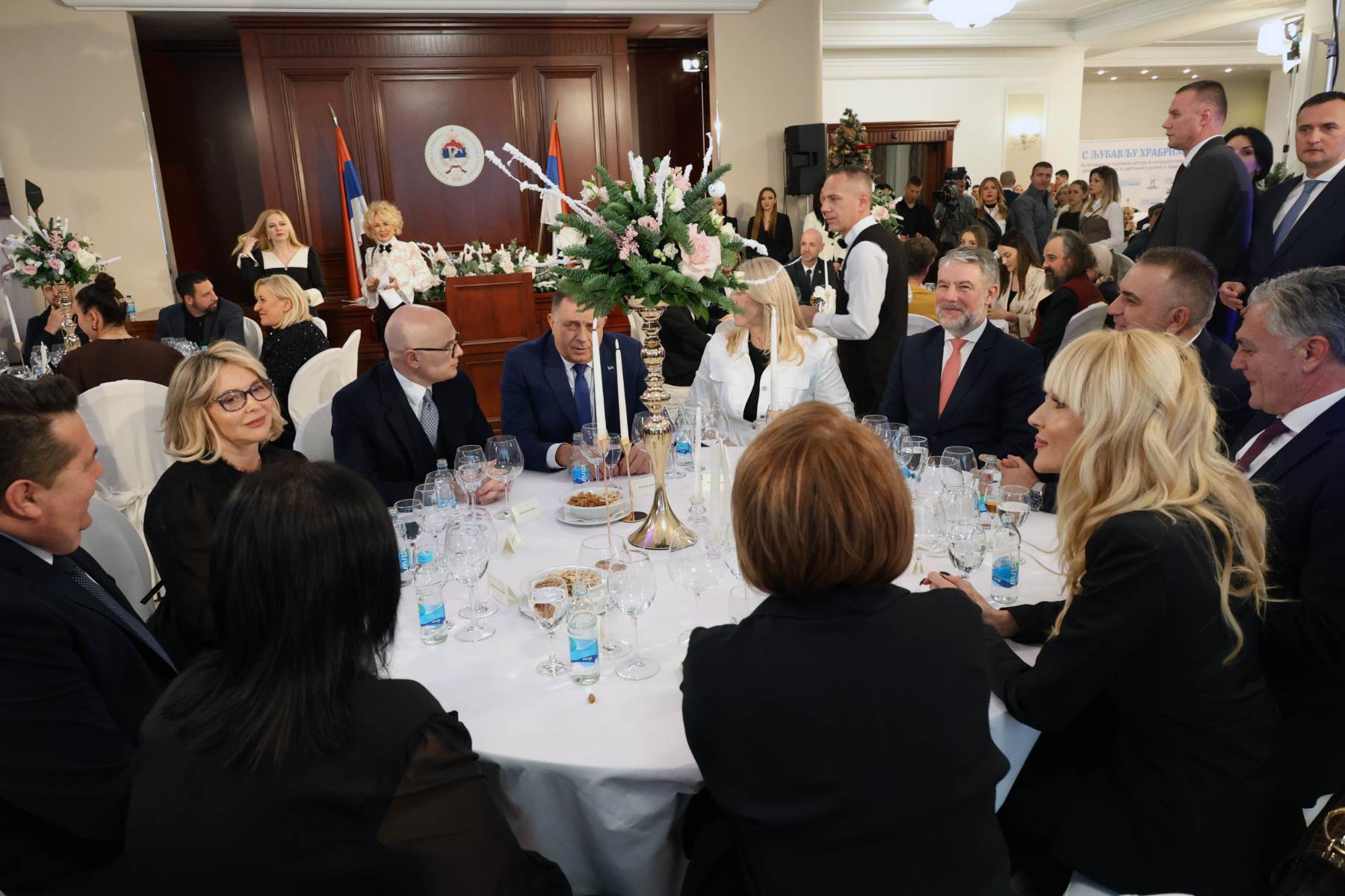  Donatorsko veče "S ljubavlju hrabrim srcima": Srbija donirala milion evra, broj 1411 pozvan 65.302 puta 