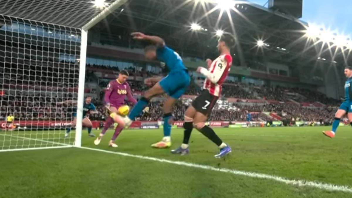  Autogol Đorđa Petrovića protiv Brentforda 