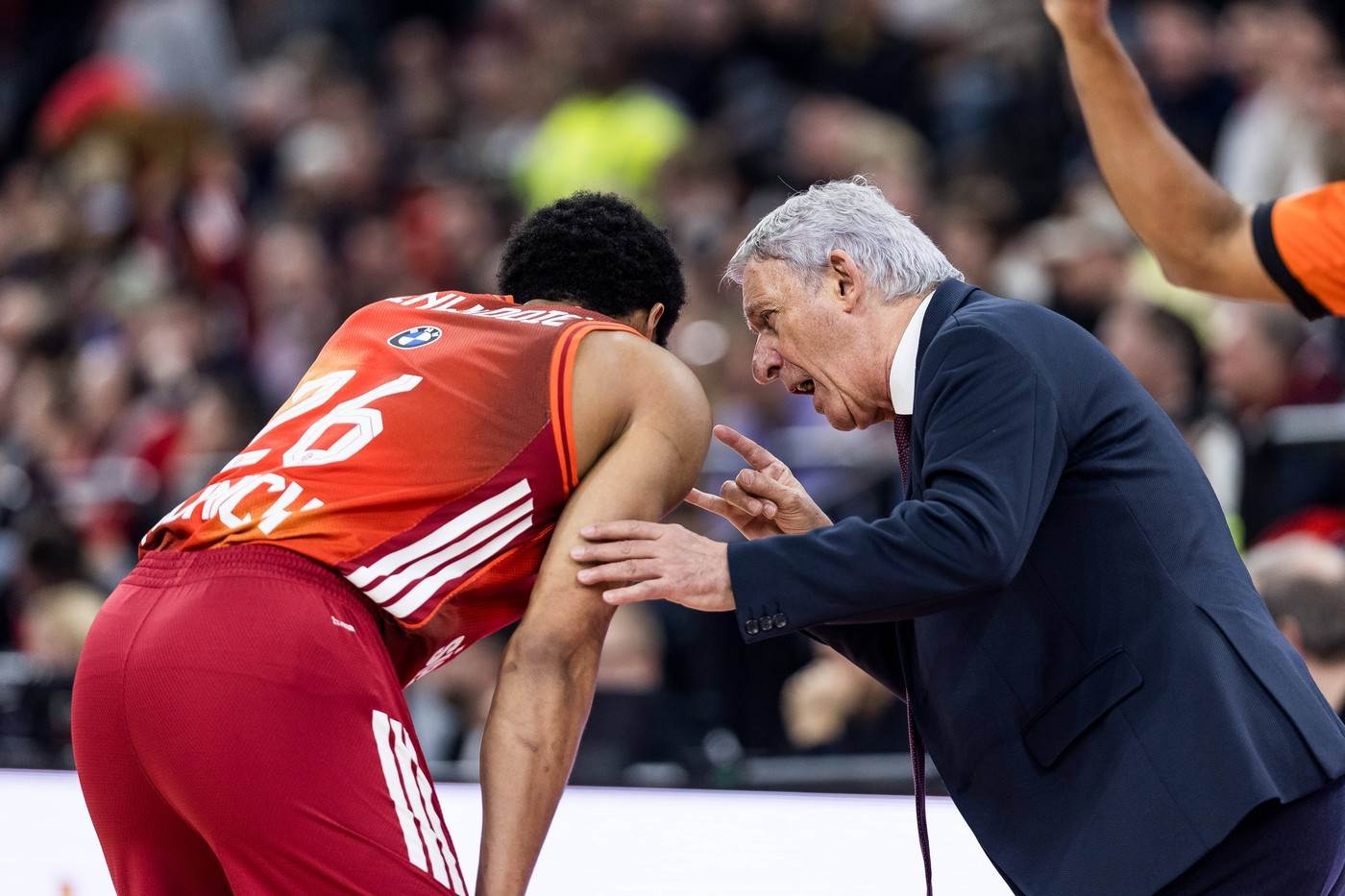  Spenser Dinvidi napustio Bajern na neko vrijeme 