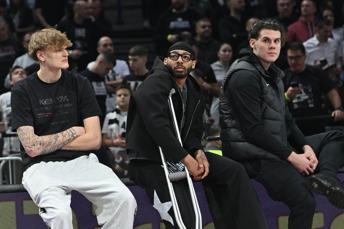  Karlik Džouns stanje povreda 