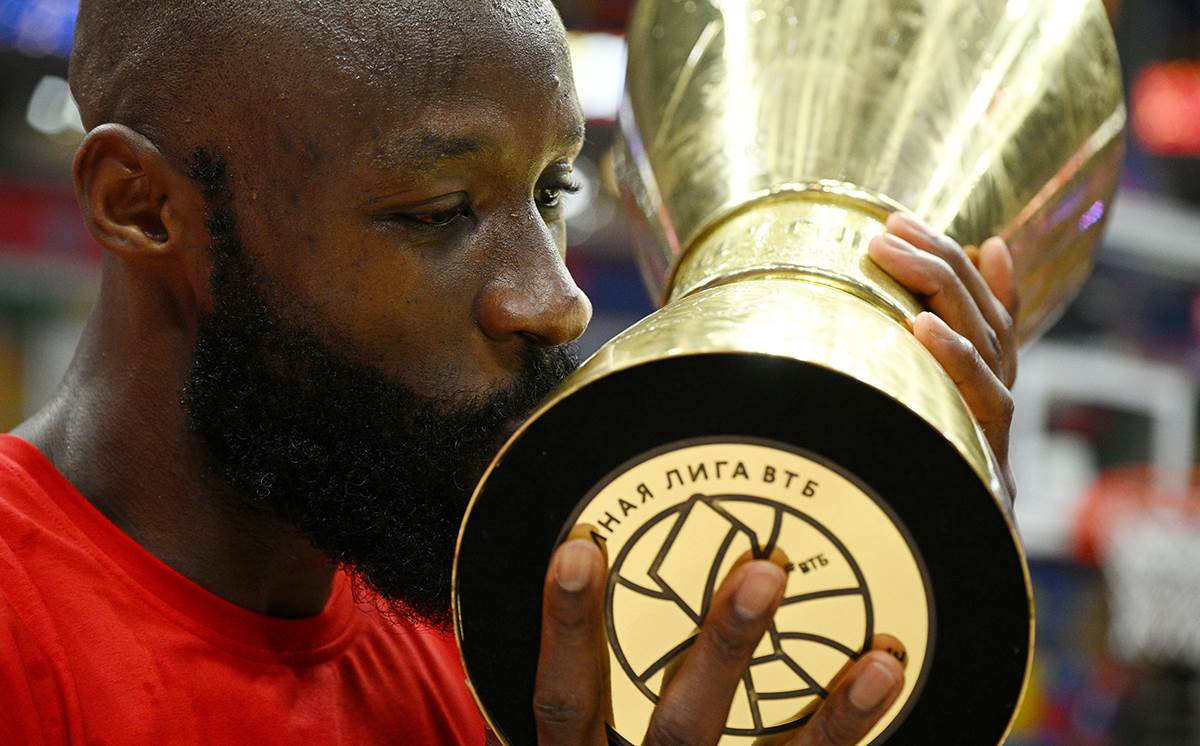  Tonje Džekiri blizu Partizana 