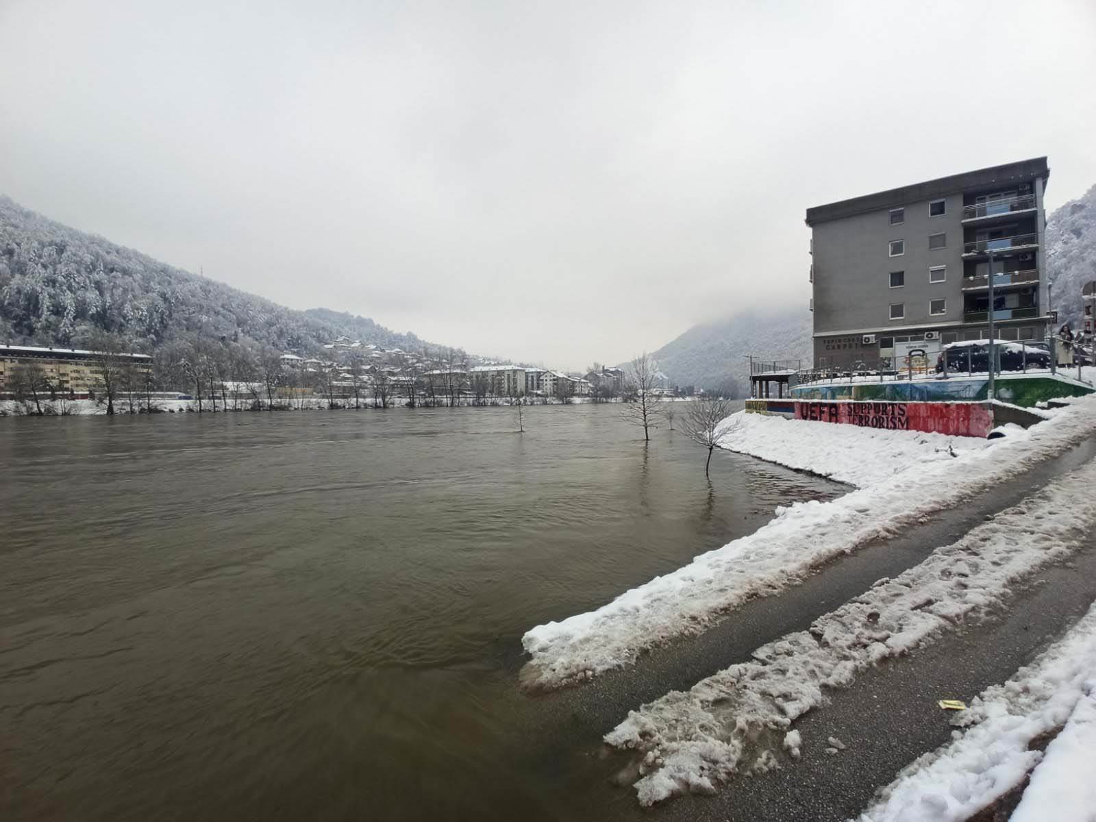  Građani tri dana bez struje i vode: Najavljeni protesti na sjeveru Zvornika zbog kolapsa mreže 