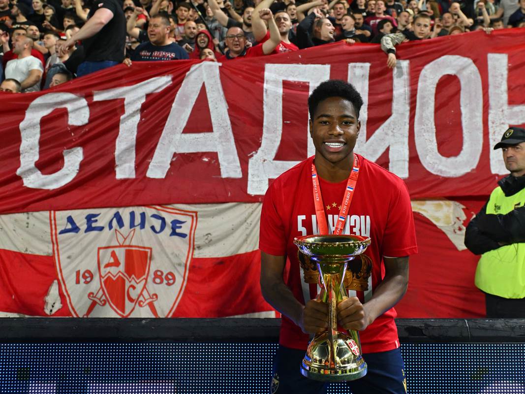  Fudbaler zvezde kejmer sandoval dobio otkaz 