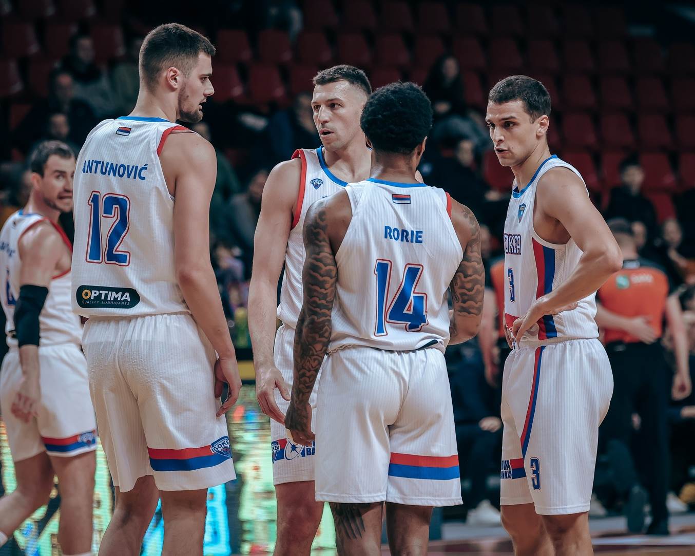  Košarkaši Igokee na utakmici protiv Kluža 