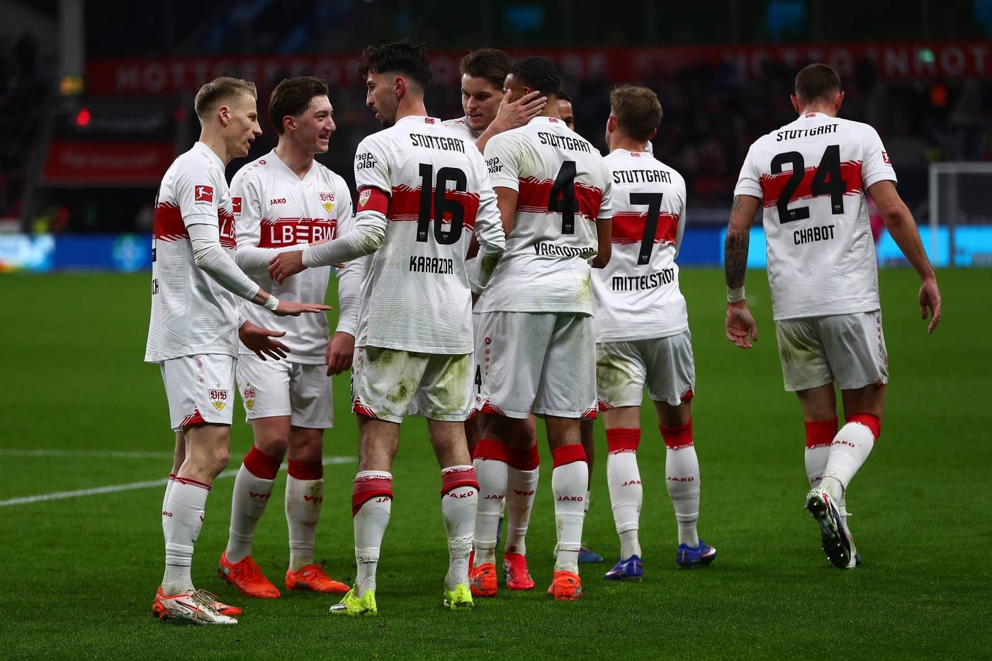  Fudbaleri Štutgarta na utakmici protiv Bajera 