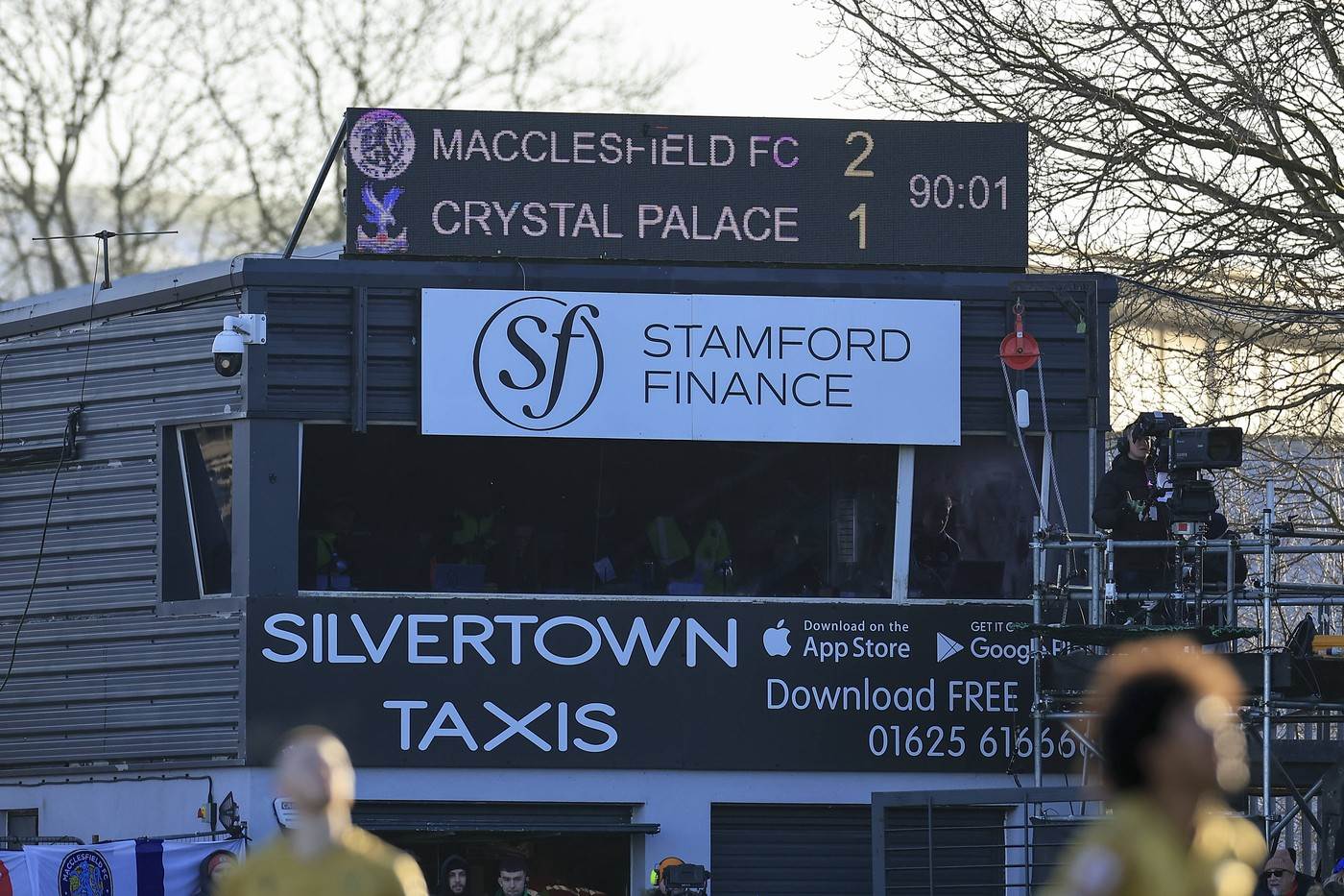  Kristal Palas pomogao Maklsfildu Mančester siti ne da novac Ekseteru 