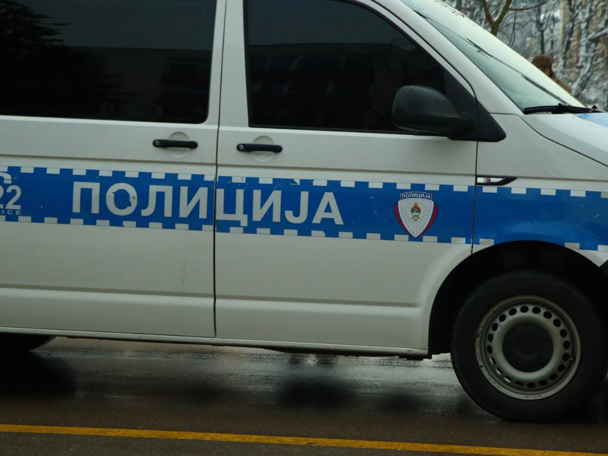  Policijsko vozilo 