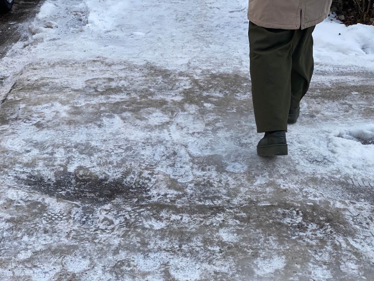  Zaleđeni trotoari u Banjaluci 