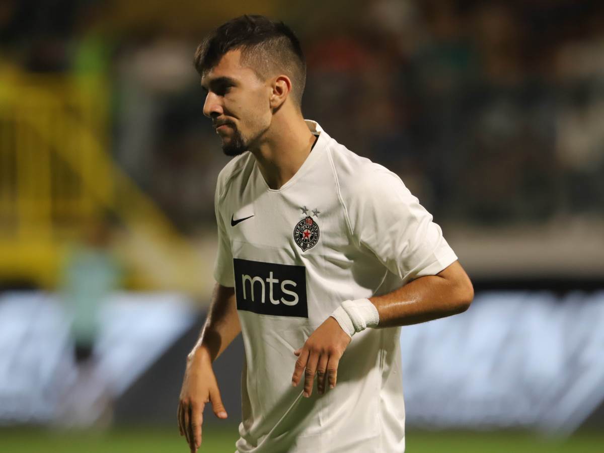  Bivši igrač Partizana Lazar Pavlović u Železničaru iz Inđije 