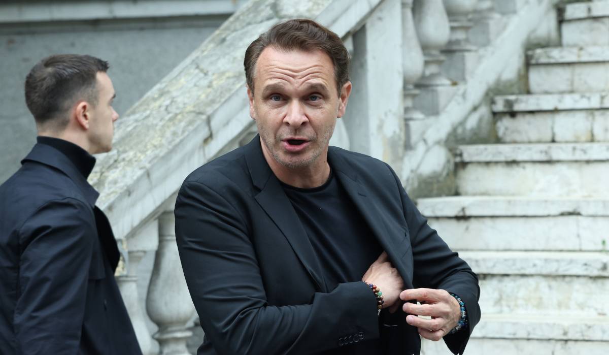  Enis Bešlagić se oglasio iz bolnice 