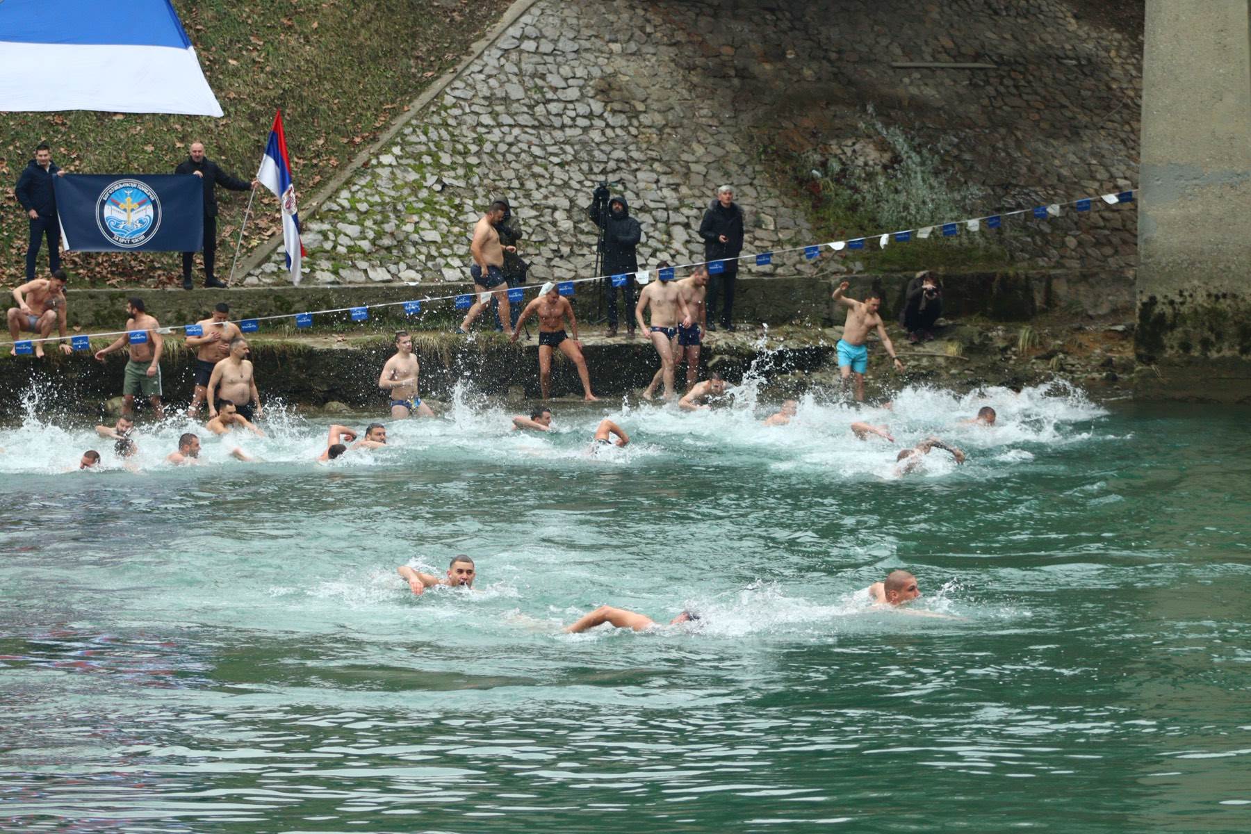  Plivanje za časni krst u Banjaluci 