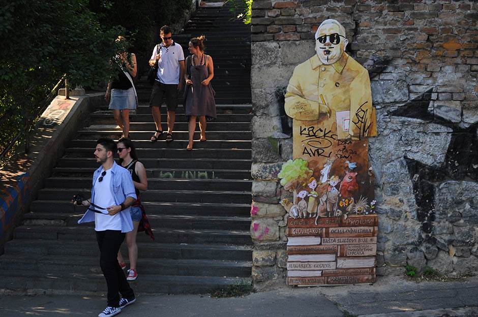  Nepoznati vandali uništili su mural sa likom Branka Ćopića u centru Beograda.  