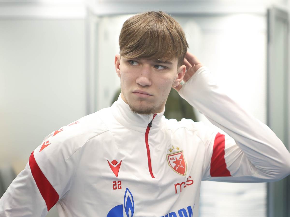  Arsenal želi Vasilija Kostova iz Crvene zvezde 