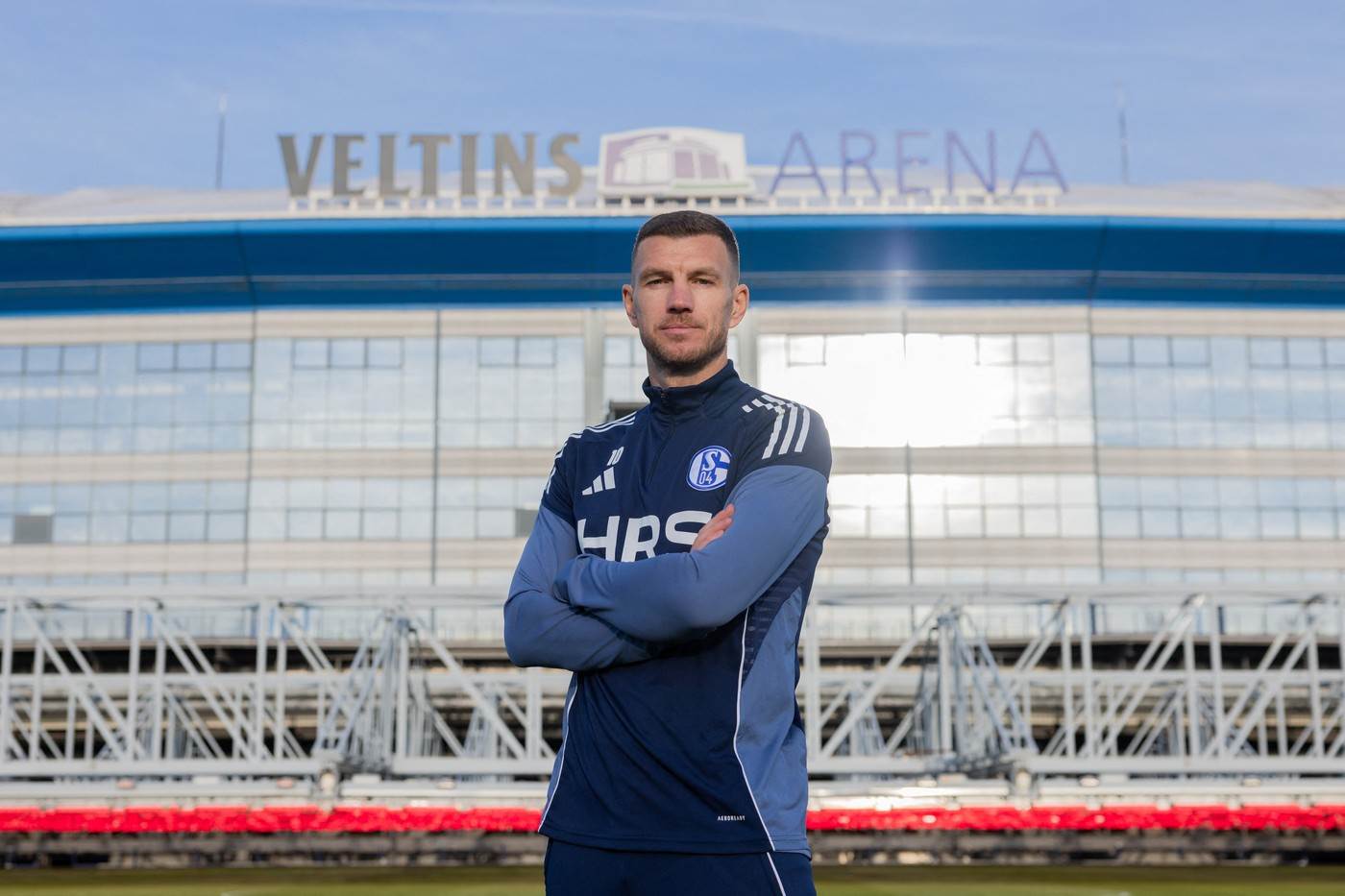  Edin Džeko na stadionu Šalkea. 