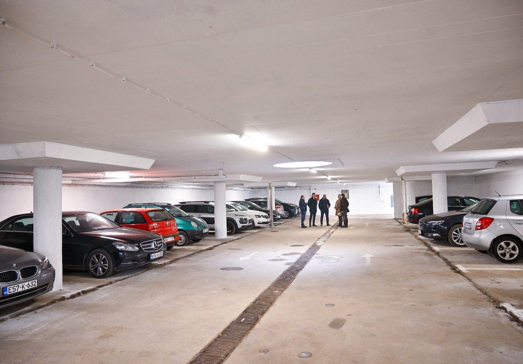  Devastirane garaže u Ulici Sime Matavulja pretvorene u parking 