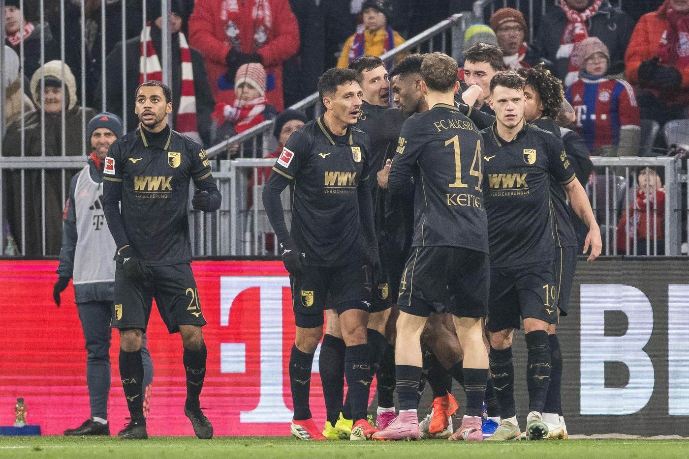  Bundesliga Augzburg nanio Bajernu prvi poraz u sezoni 