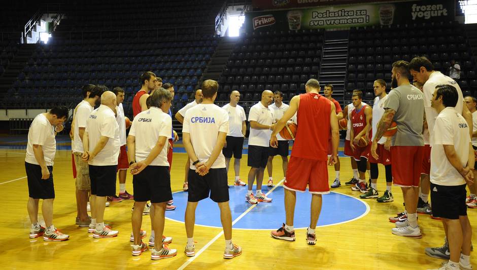  Košarkaši Srbije na plnini 