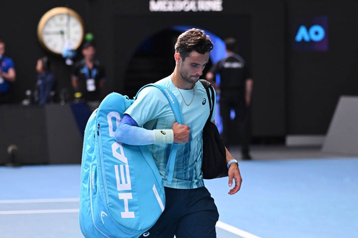  Muzeti otkrio zašto je morao da preda meč Đokoviću 