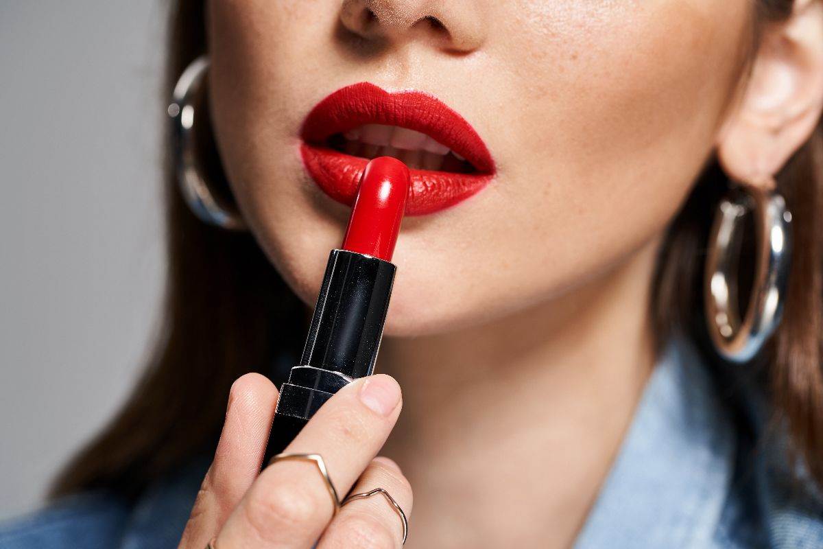  Kako savršeno nanijeti crveni karmin 