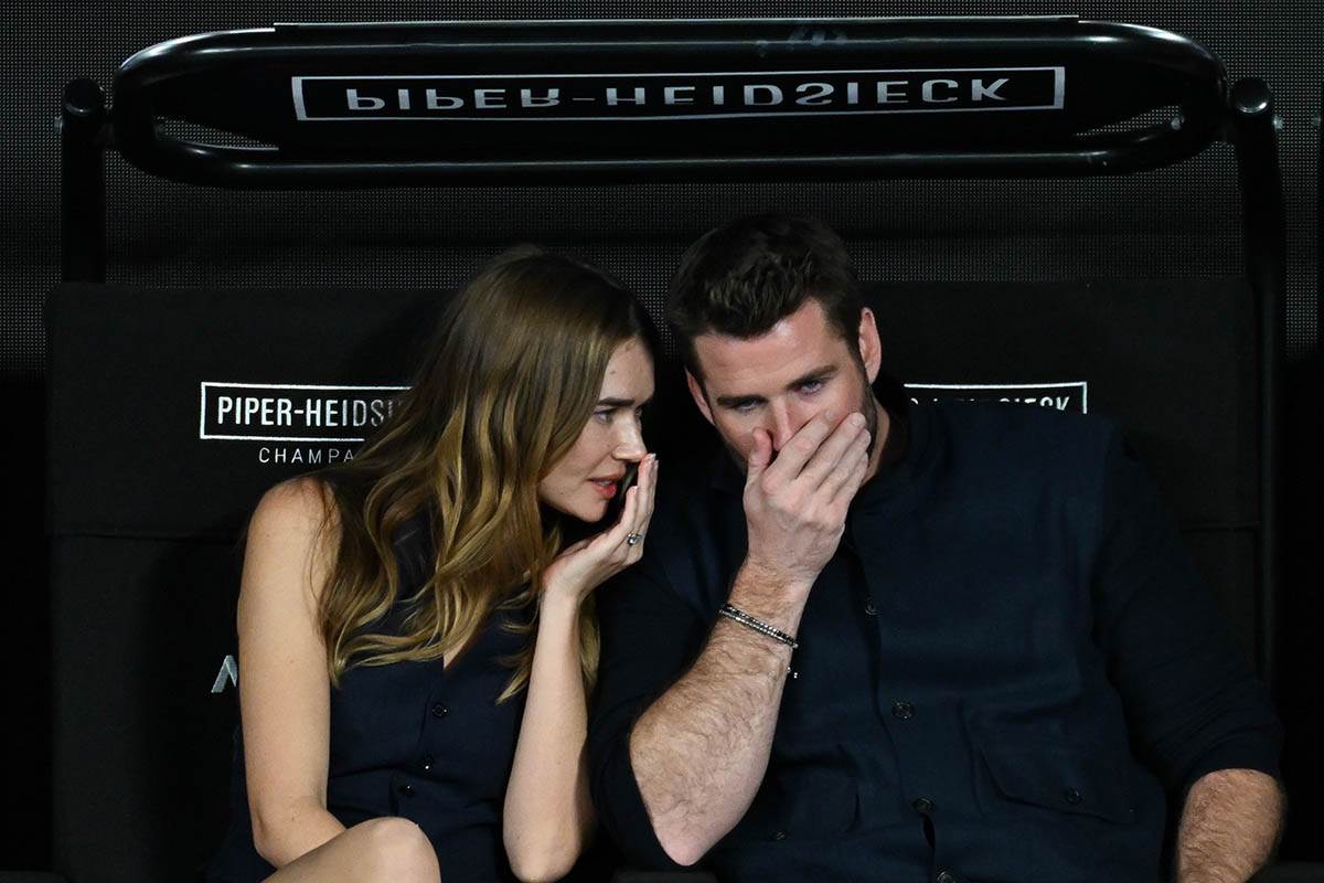  Glumac Lijam Hemsvort sa vjerenicom pratio Novakov meč i hvatao se za glavu 