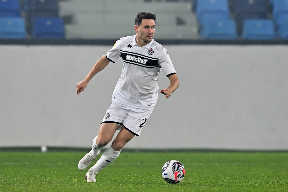  Janis Karabeljov odlazi iz Partizana 