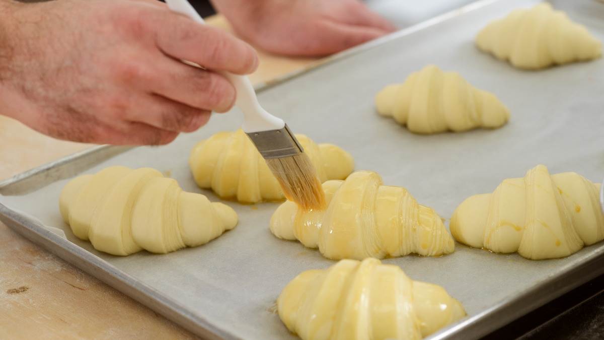  Čime je najbolje premazivati kiflice  