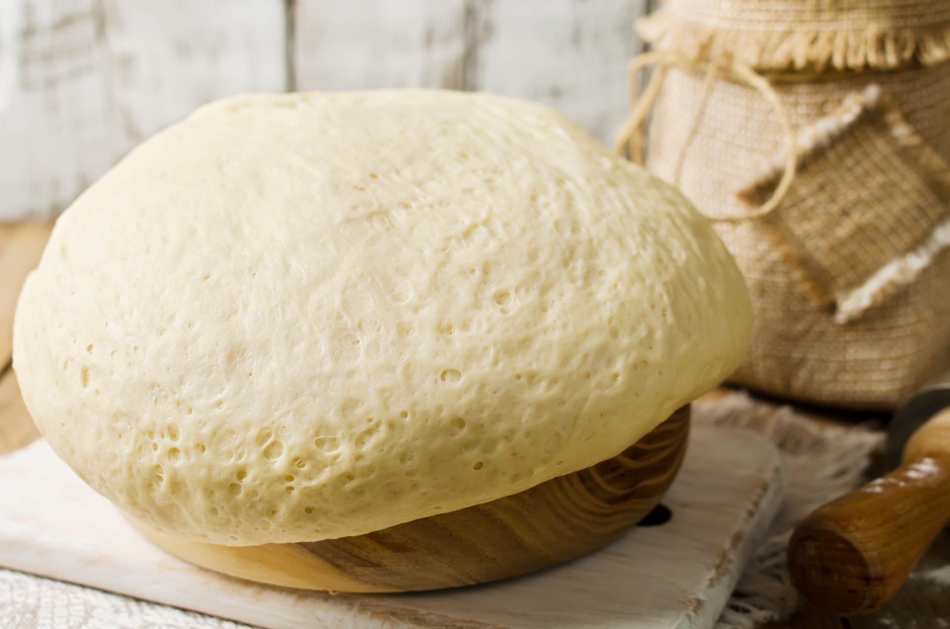  Kako znati da li je tijesto za hlijeb dovoljno naraslo 