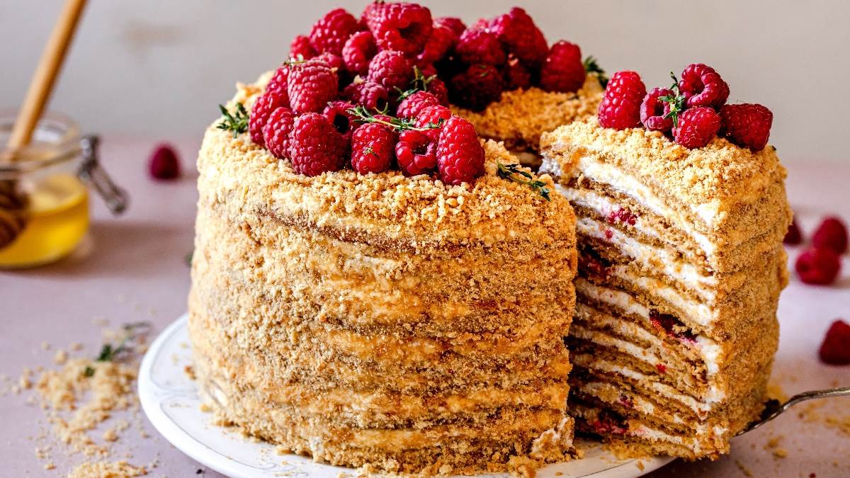  Medovik torta sa malinama 