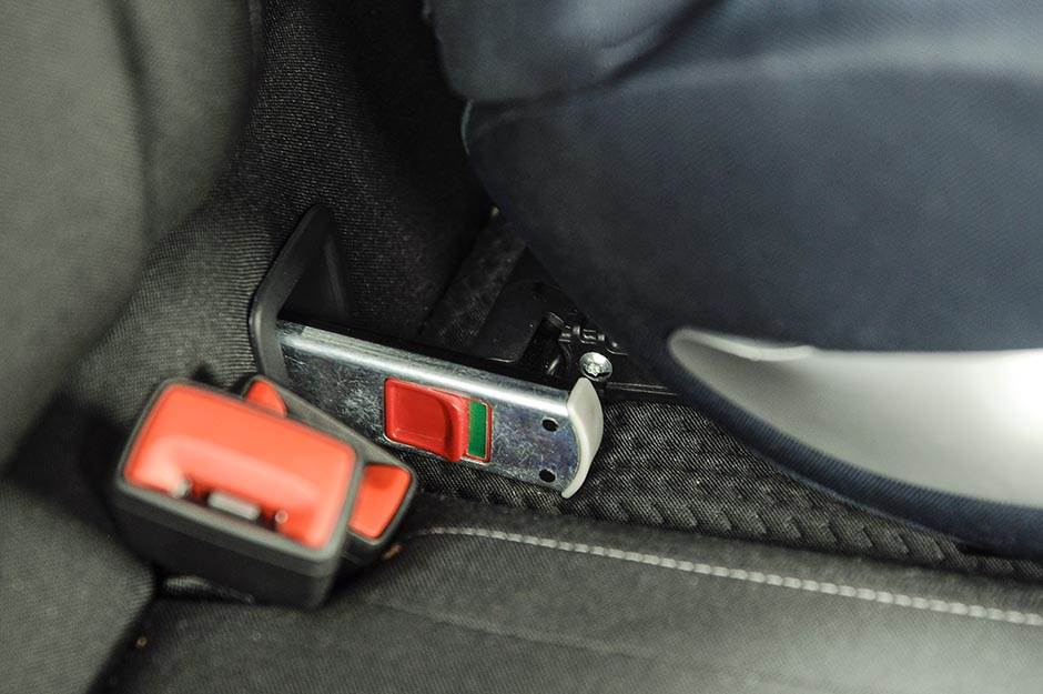  čemu služi dugme na pojasu automobila 