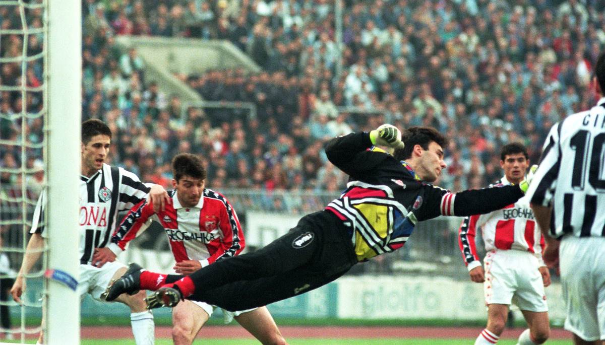  Crvena zvezda prodaje repliku dresa koji je nosio Zvonko MIlojević 