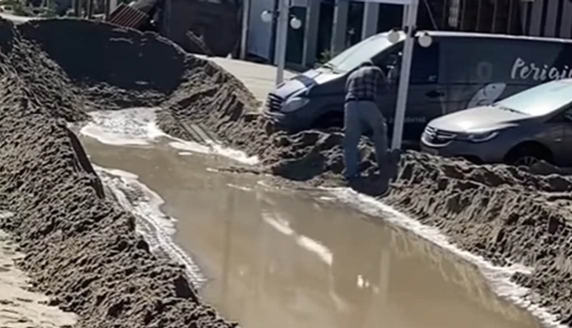  More se izlilo i progutalo plaže: Dramatični prizori u Paraliji 