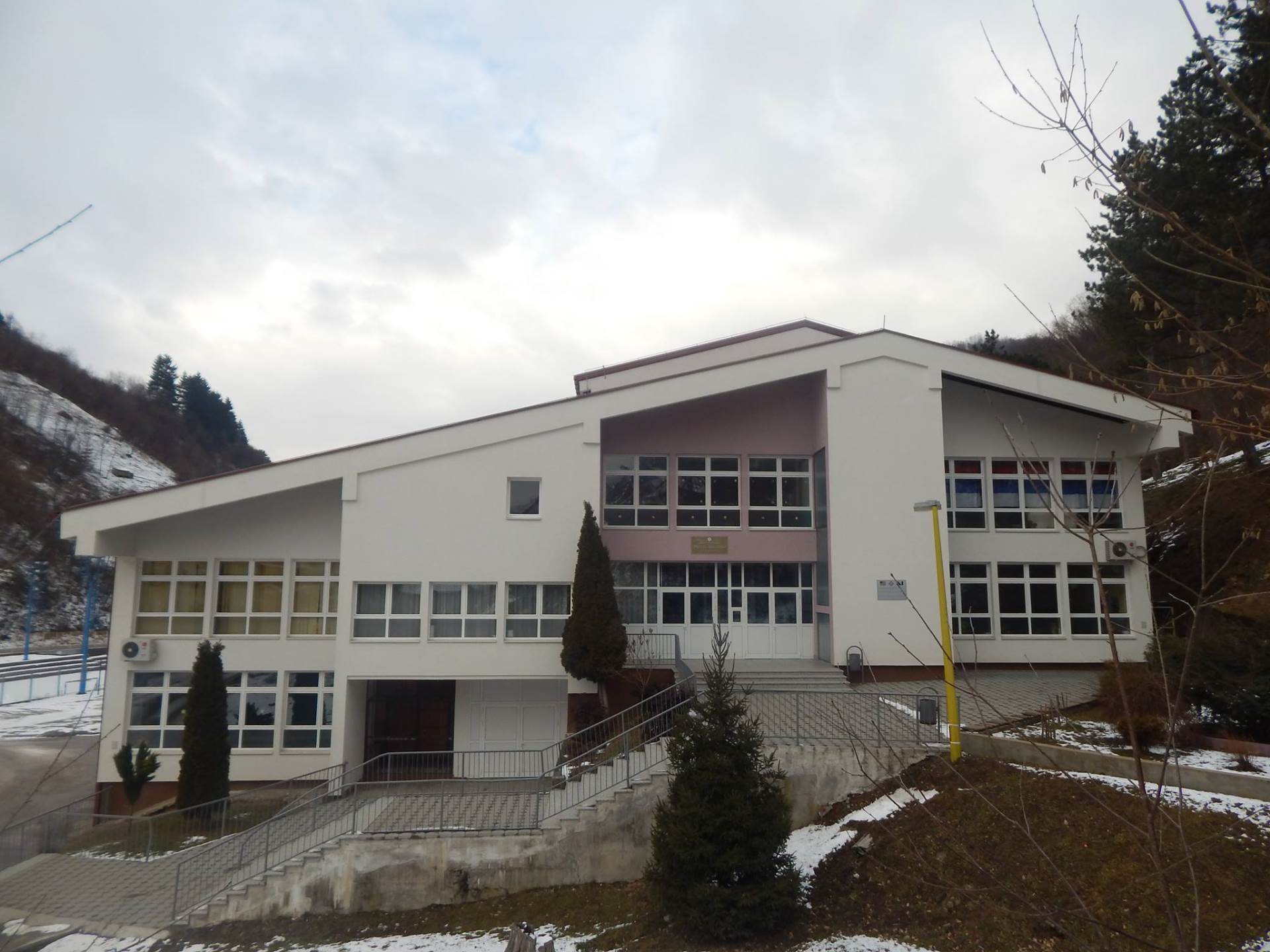  Prva osnovna škola Srebrenica 