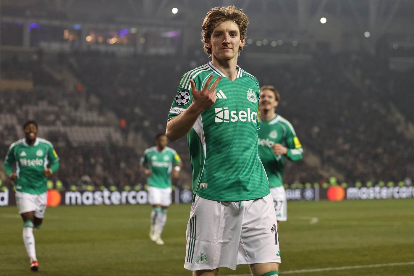  "Petarda" Njukasla za poluvrijeme, "poker" golova Entonija Gordona 