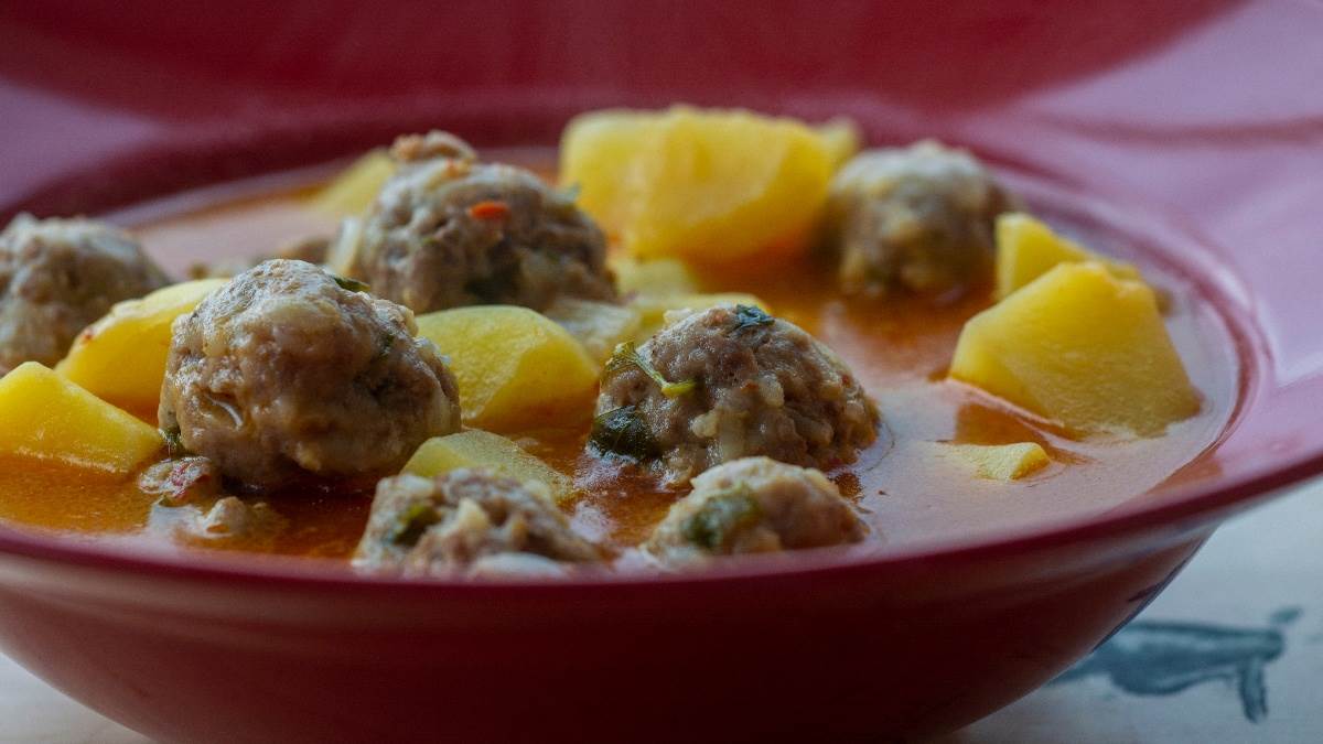  Recept za krompir paprikaš sa ćufticama 