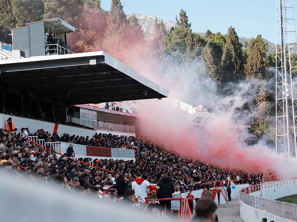 Zrinjski Mostar, navijači Zrinjskog, stadion Pod Bijelim brijegom 